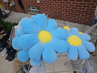 Blue Flower Shape Throw Pillows Set