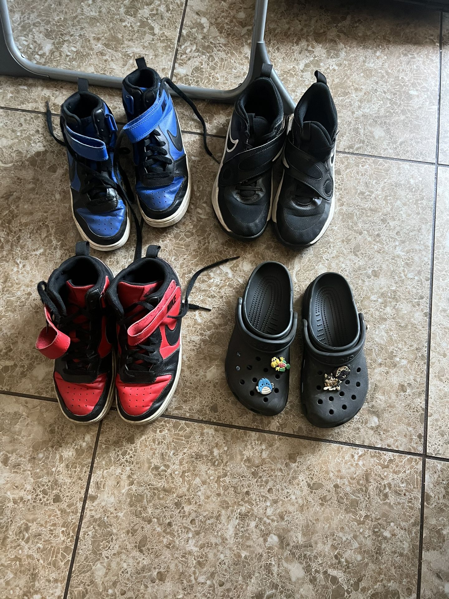 Boy Shoes Nikes Size 6y Croos 4 J