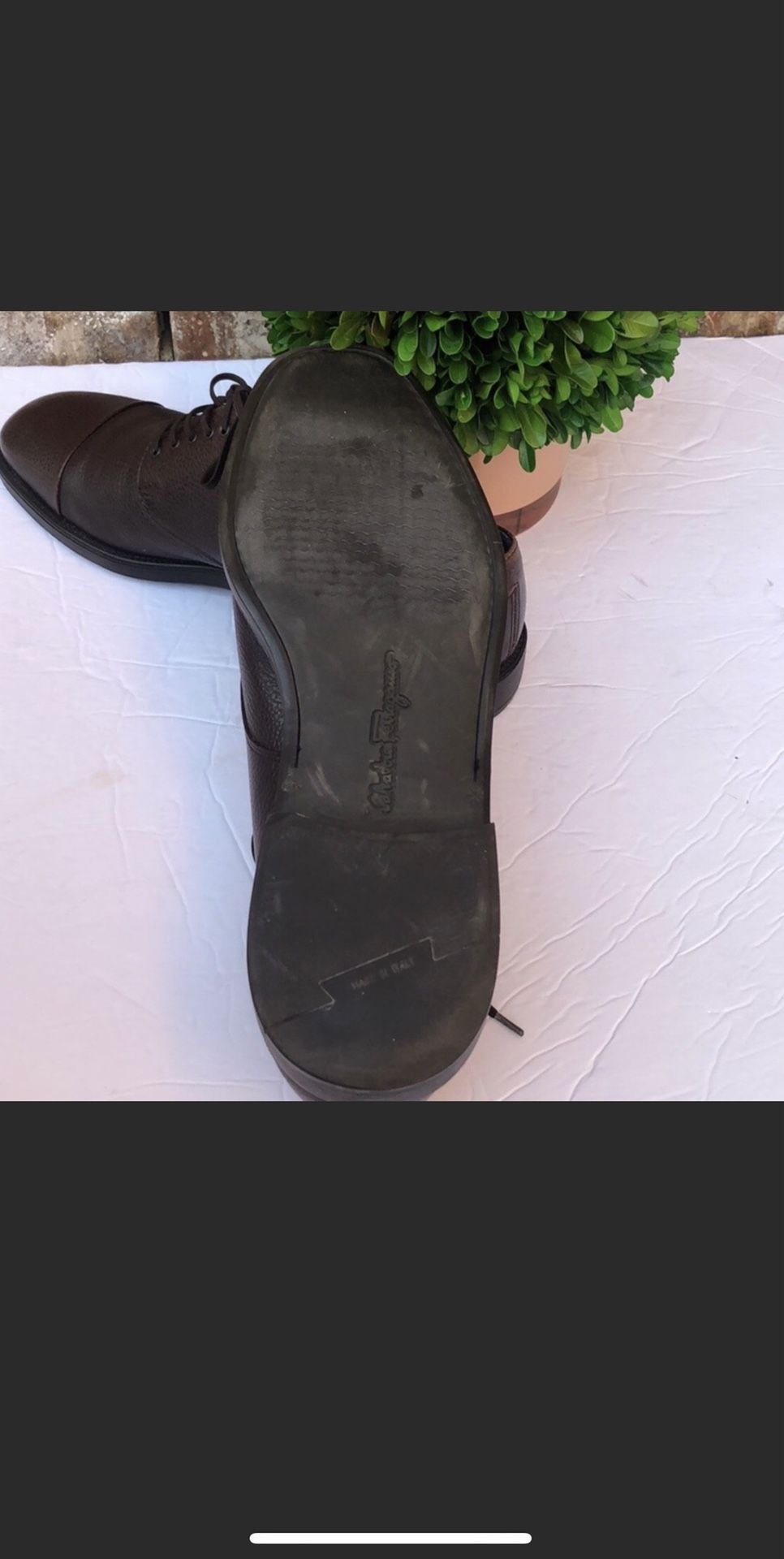 SALVATORE FERRAGAMO Leather Round Toe Oxfords
