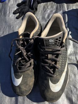 Nike Boys baseball cleats size 6.5Y