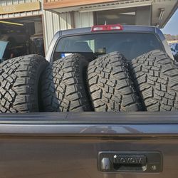 Toyota Tundra Tires Thumbnail