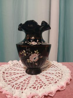FENTON VINTAGE BLACK ROSE DESIGN VASE 1(contact info removed)
