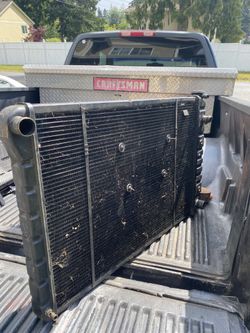 90,s Ford E150 Radiator