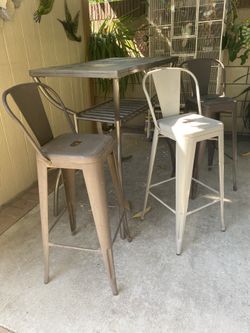 Patio Tike Table w/3 stools