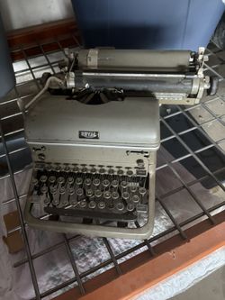 Royal Typewriter Vintage