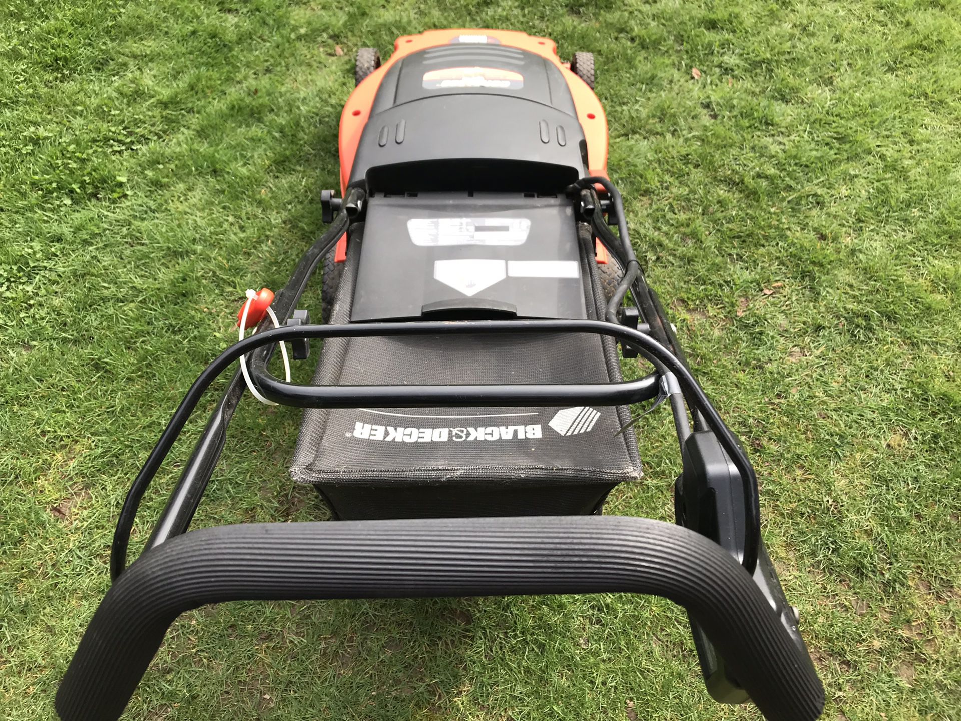 Black And Decker 40v Lawn Mower W/ 2x Battery And Charger. for Sale in  Tacoma, WA - OfferUp