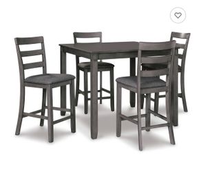Counter Height Dining Table and 4 Bar Stools