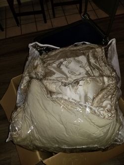 Queen Size Comforter, Shams And Decorative Pillows