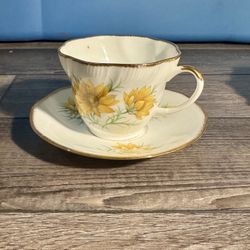 Royal Heritage Tea Cup Saucer Set Yellow Floral Pattern W/ Gold Trim Made in England