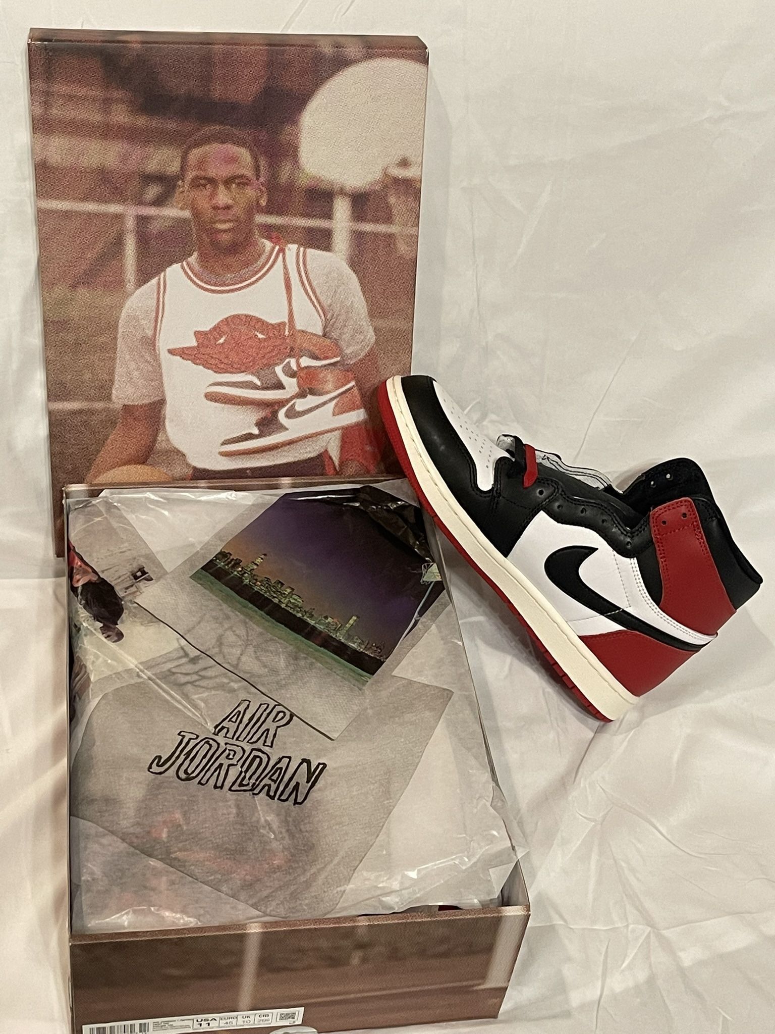 Air Jordan 1 Retro High OG "Black Toe"