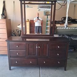Dresser..Like New..Detachable Mirror..68 By 36 By 18