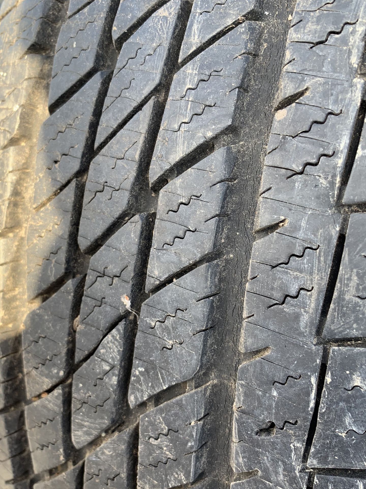 2 Toyo Open Country HT 215/70R16