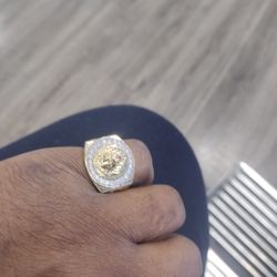 Solid 14k Lions Head Ring Full Diamonds All Around Beautiful Ring