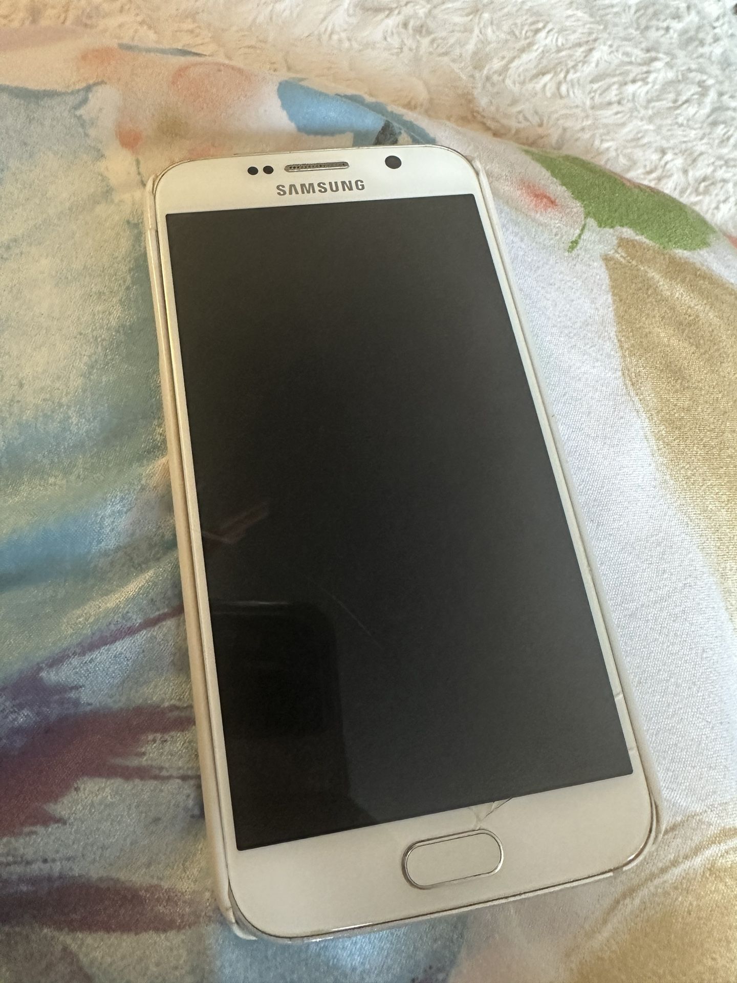 Samsung Galaxy S7 SM-G930F 32 GB White Factory Unlocked Smartphone