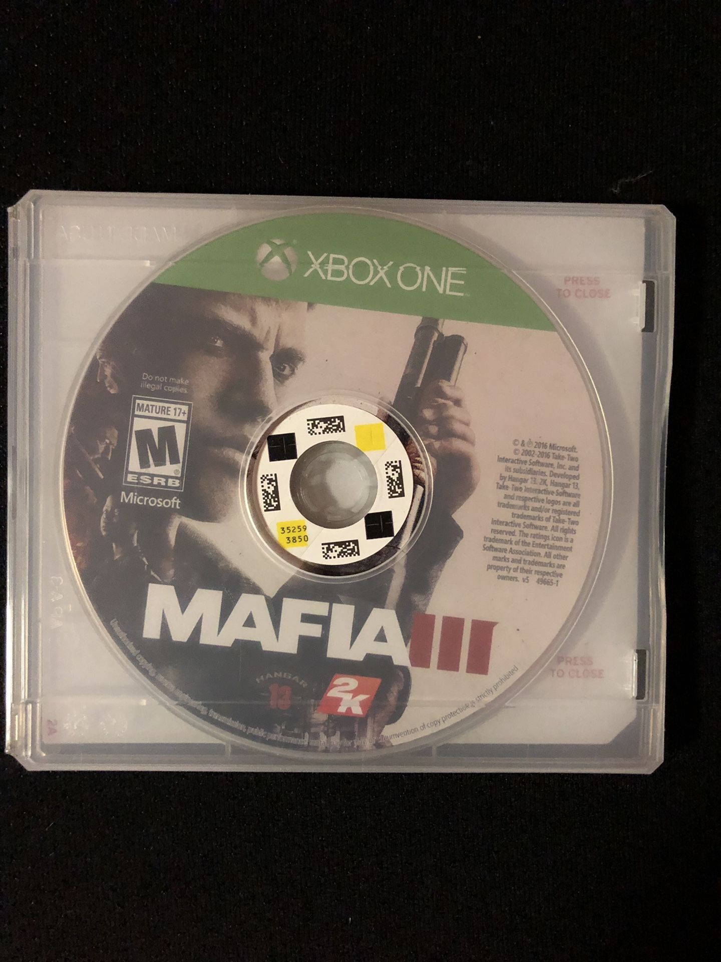 Mafia III Xbox one game in generic redbox case. Good condition. Mafia 3