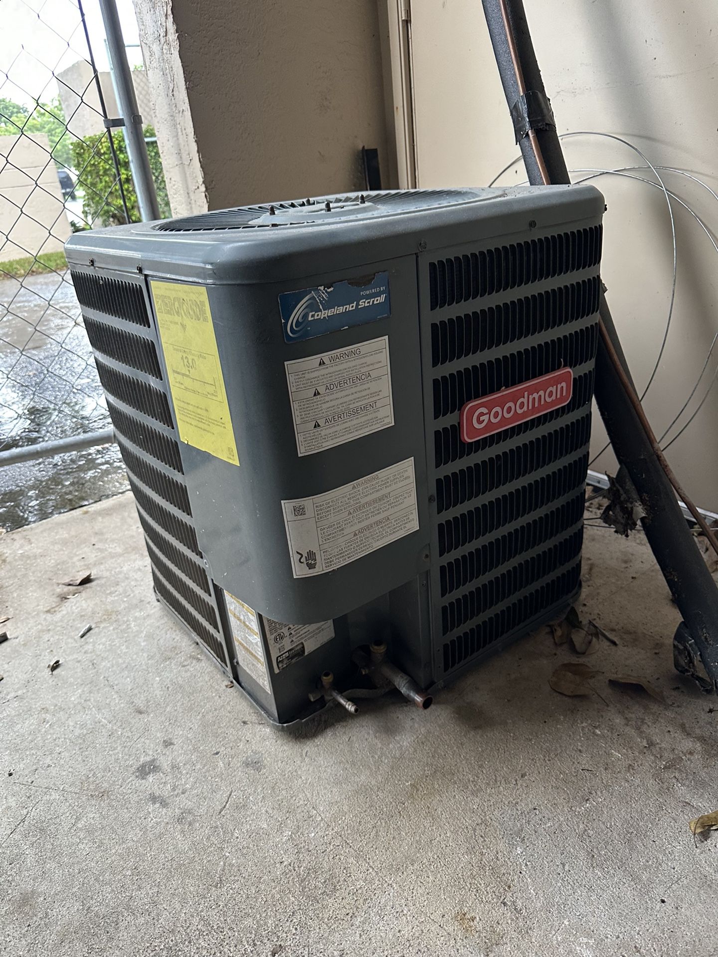 USED AC UNIT Great Condition Goodman for Sale in Pompano Beach, FL