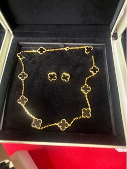 DESIGNER KNECKLACES AND EARINGS