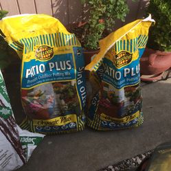 Tierra Para Plantas $10 Each 