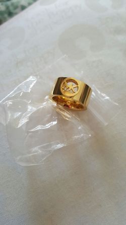 Anillo mk color gold acero inoxidable nuevo size 6