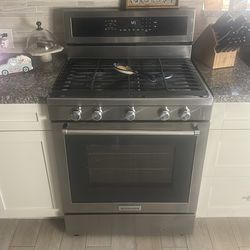 Gas Kitchen Stove And Microwave