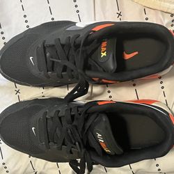 Nike Air Max IVO sneakers