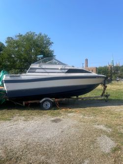 21 foot Bayliner/Trailer/under/Cubby//Bathroom/Sitting Area/ Great Project $700