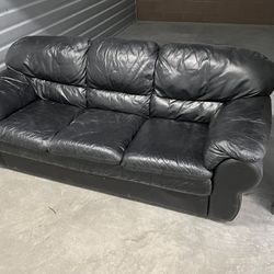 Leather Couch In Very Good Condition 