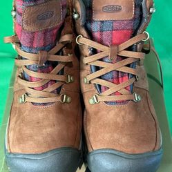 KEEN  Women Size 9.5.     Winter  Mid Boot $40.00