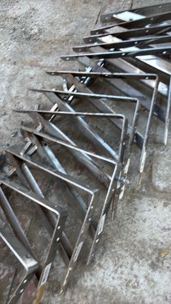 Closet shelves and clothes rod hungers