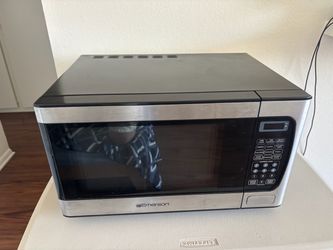 Emerson 1350W Microwave