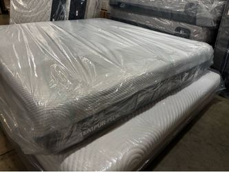 New King Tempurpedic HYBRID Adapt Medium Mattress