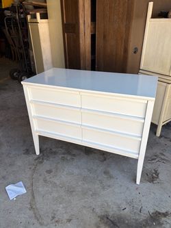 White 4 drawer dresser