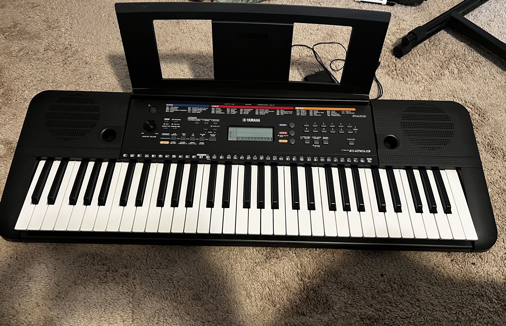 Yamaha PSR-E263 Digital Keyboard Like New