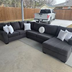 Sofa Sectional Brand New Condition No Rips Or Tears 