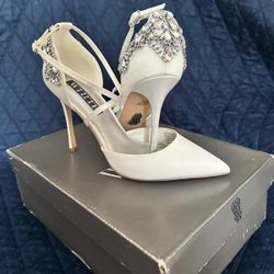 Pointed-Toe Cross-Strap Heels with Crystal BackSTYLE# VWFS186Vera Wang