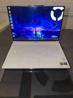 Lenovo - Legion 7i 16" 2.5k OLED Gaming Laptop - Intel Core Ultra 7 255HX 2025 - 32GB RAM - NVIDIA GeForce RTX 5060 - 1TB SSD