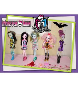 Monster high doll lot $30 firm takes all the dolls together as a set. Not 30 each...30 for all. Excellent new like condition