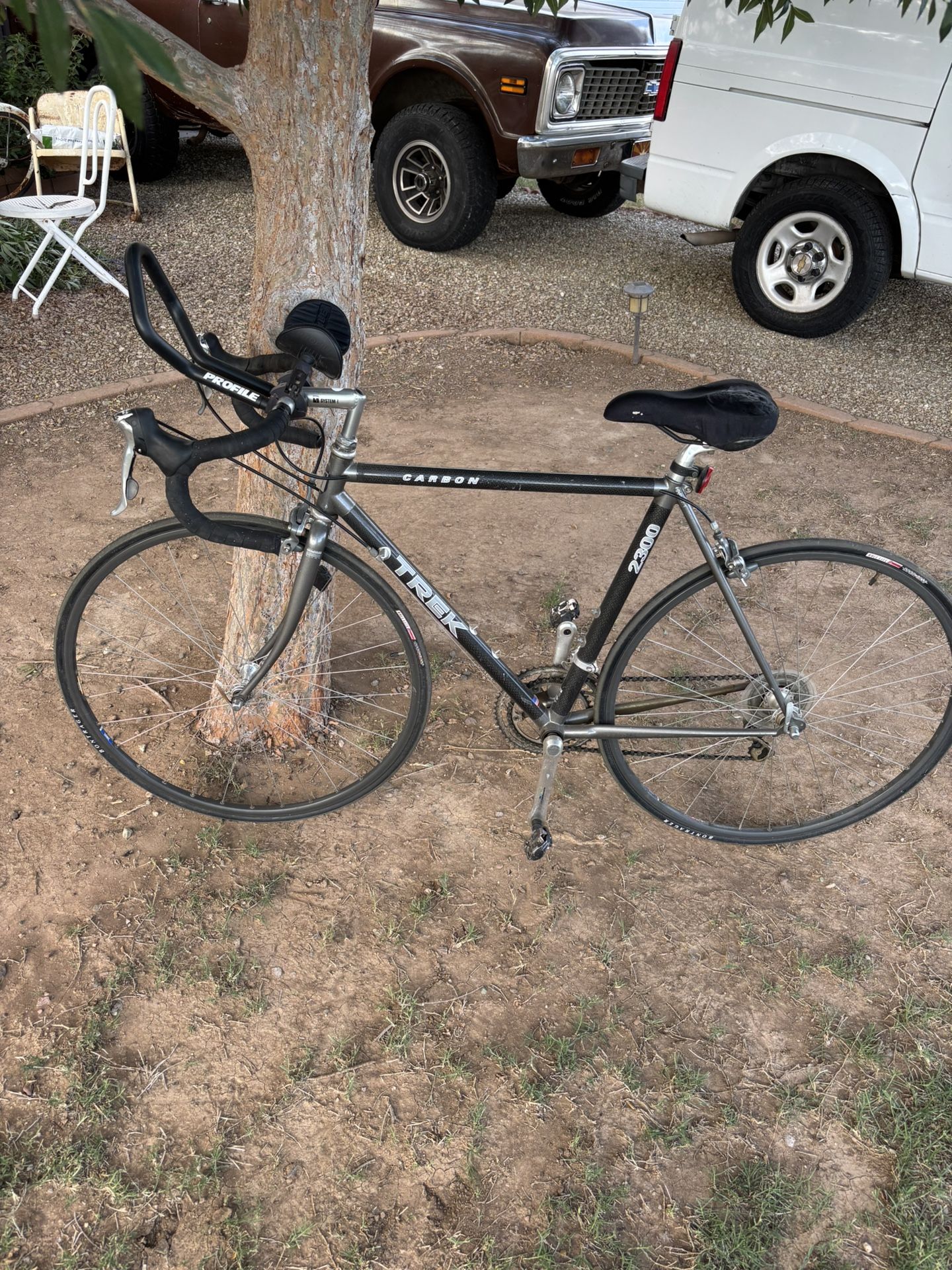 TREK CARBON 2300 ROAD BIKE