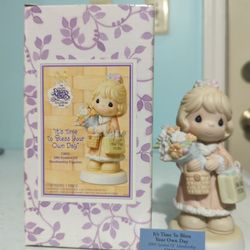 Precious Moments Figurine New. Hablo Español.