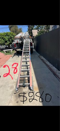 Excellent condition, 28 feet and more sizes available fiberglass and aluminum ladders