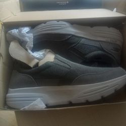 Men's Skechers Size 11 NEW IN BOX