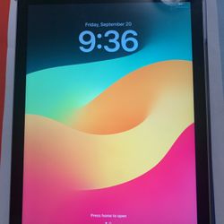 Apple iPad 6th Generation 32GB Unlocked Like New!