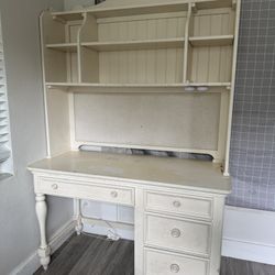 Dresser/desk Set