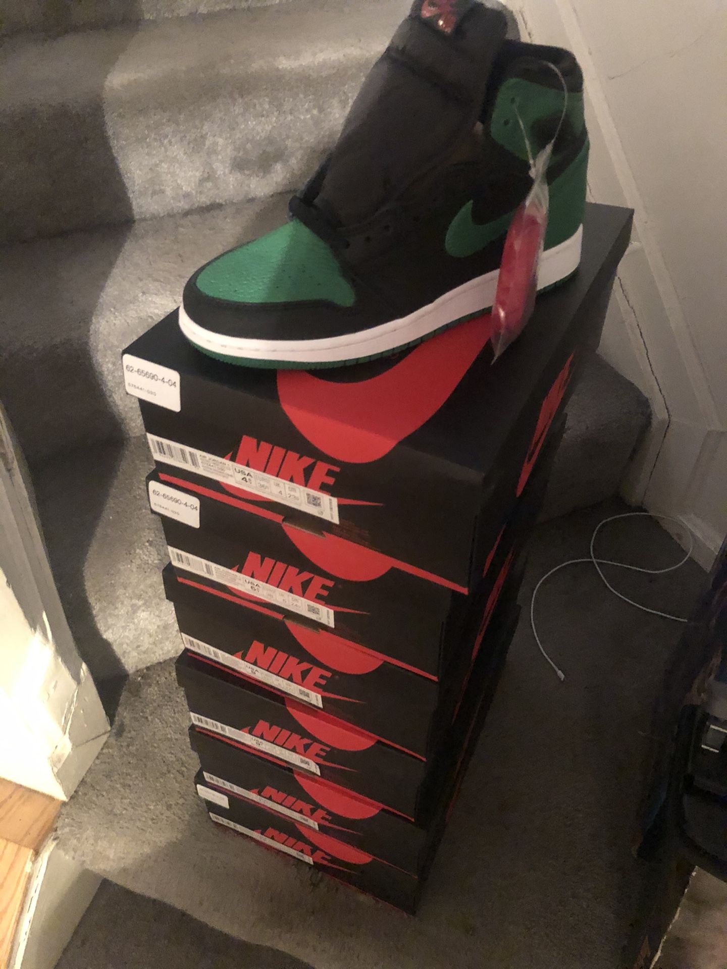 Air Jordan 1 Retro Pine Green