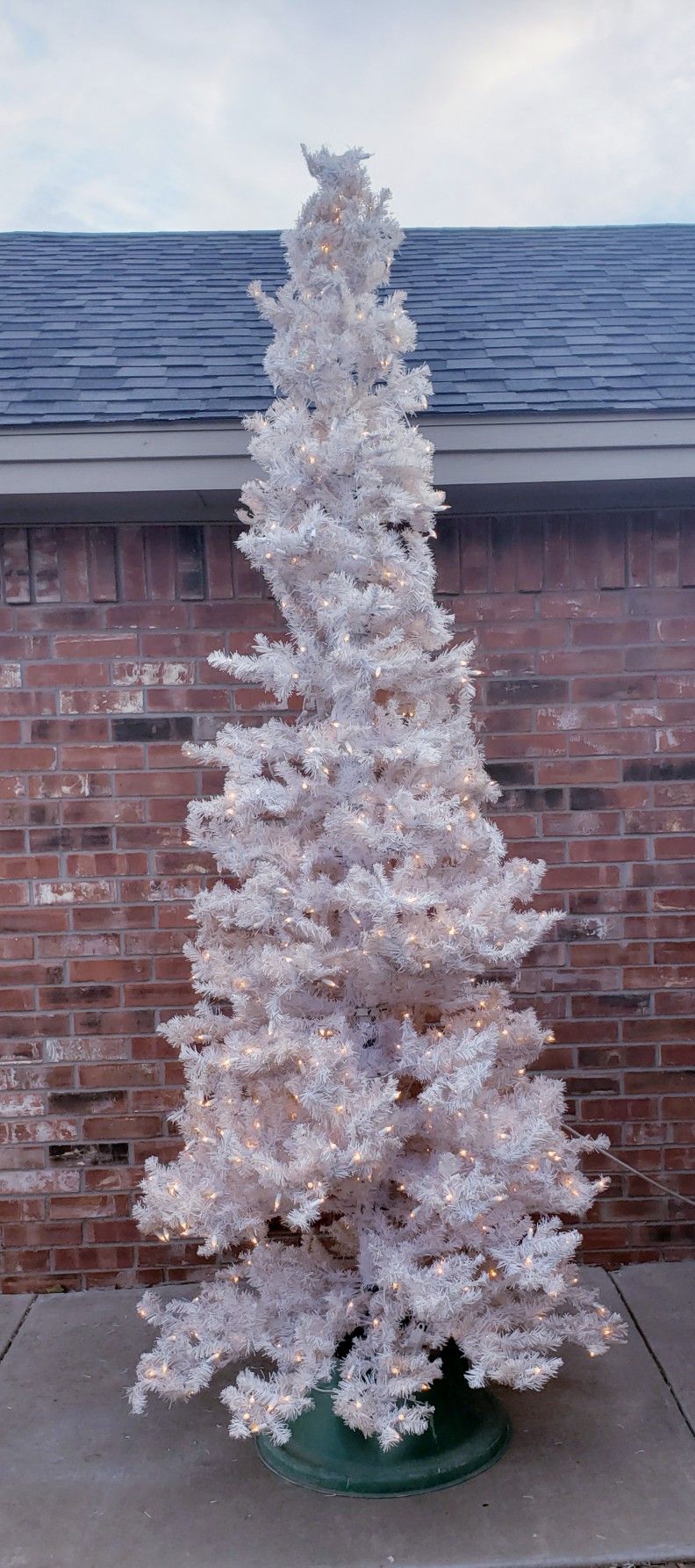 12ft Holland Garden"Slim Style" White Prelite Christmas Tree ALL LIGHTS WORKS GREAT (3ft at widest)