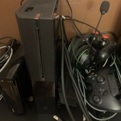 Xbox One console with Controller 