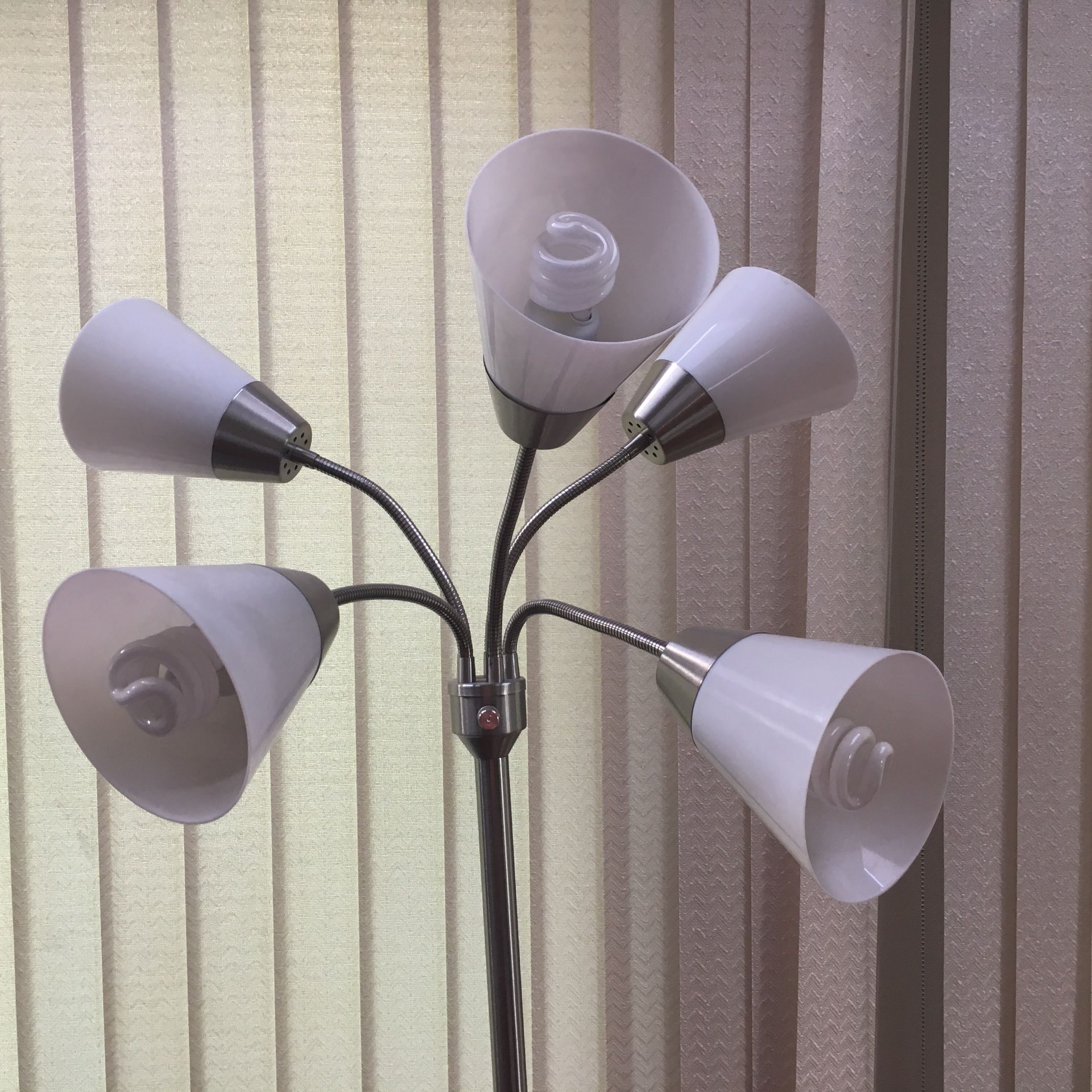 Floor lamp with five flexible lights