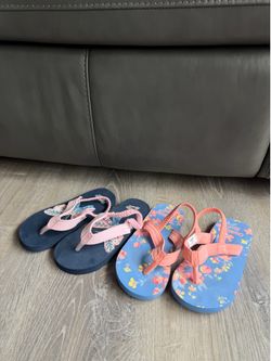 Oshkosh flip-flops toddler size 9-10