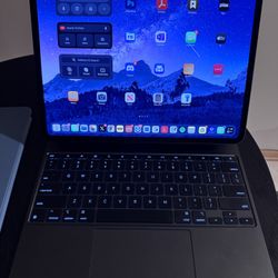 iPad Pro M4 12.9” Cellular Pencil/Magic Keyboard/Folio case included 