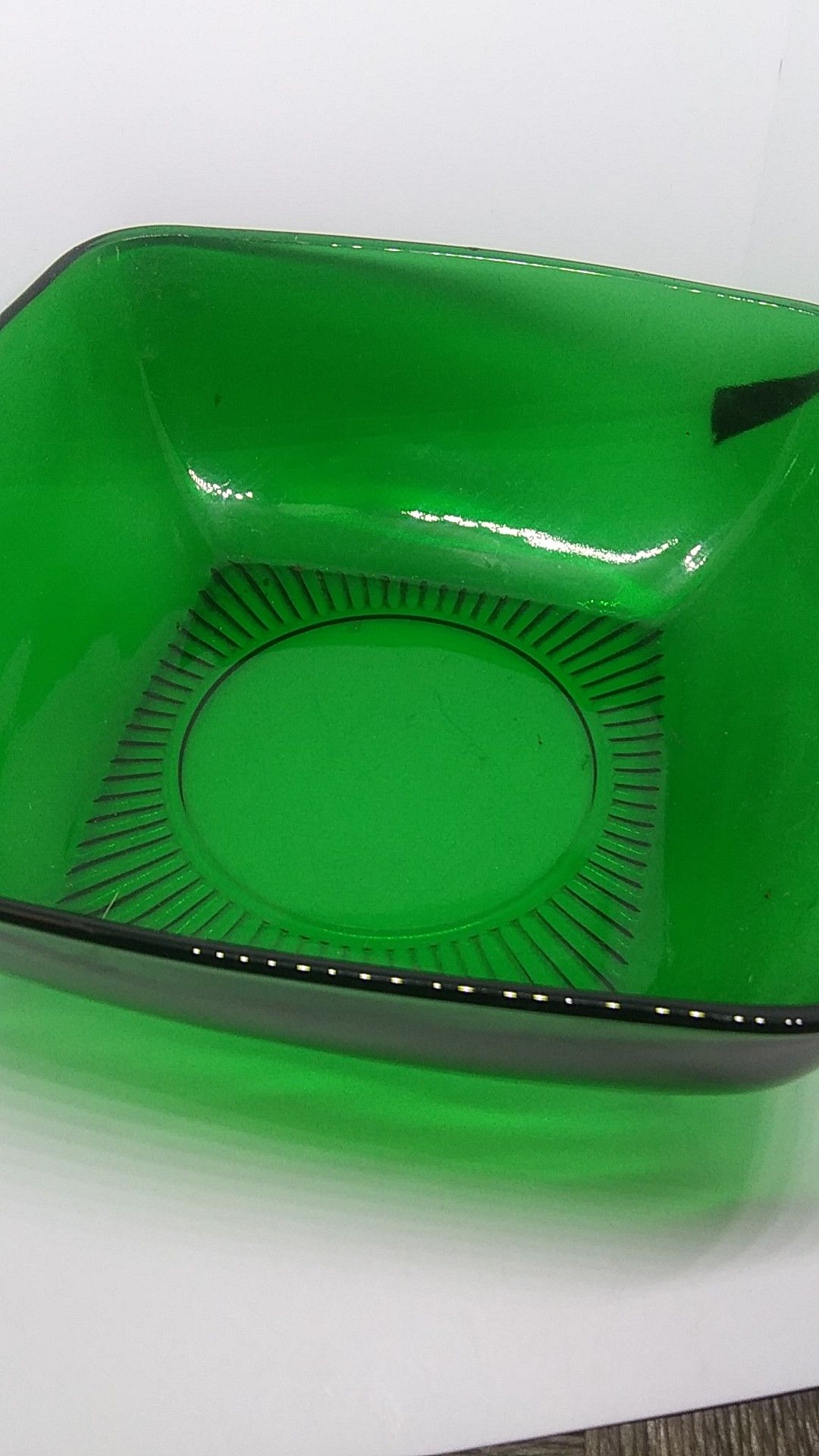 VINTAGE EMERALD GREEN GLASS BOWL